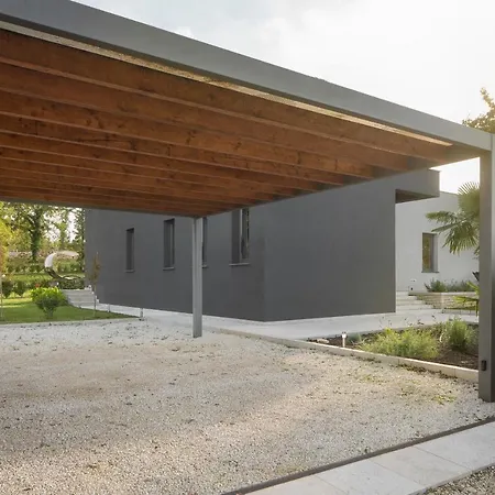 Eos Villa *